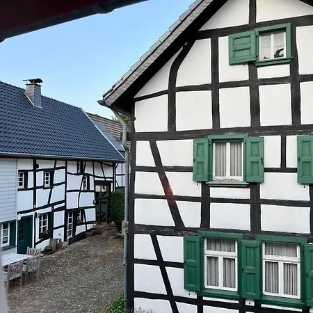 Kleine Olefant Im Historischen Ortskern Von Schleiden-olef * 슈라이덴